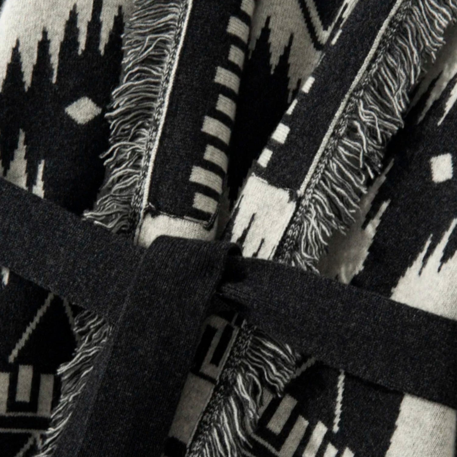 Damen Kaschmir-Strickjacke mit Fransen – 100% Cashmere Cardigan im Vintage-Jacquard-Design