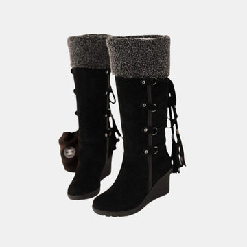 Damen Winterstiefel mit Fellfutter und Keilabsatz in Schwarz auf F0F0F0 Hintergrund – warme, rutschfeste Winterstiefel für kaltes Wetter