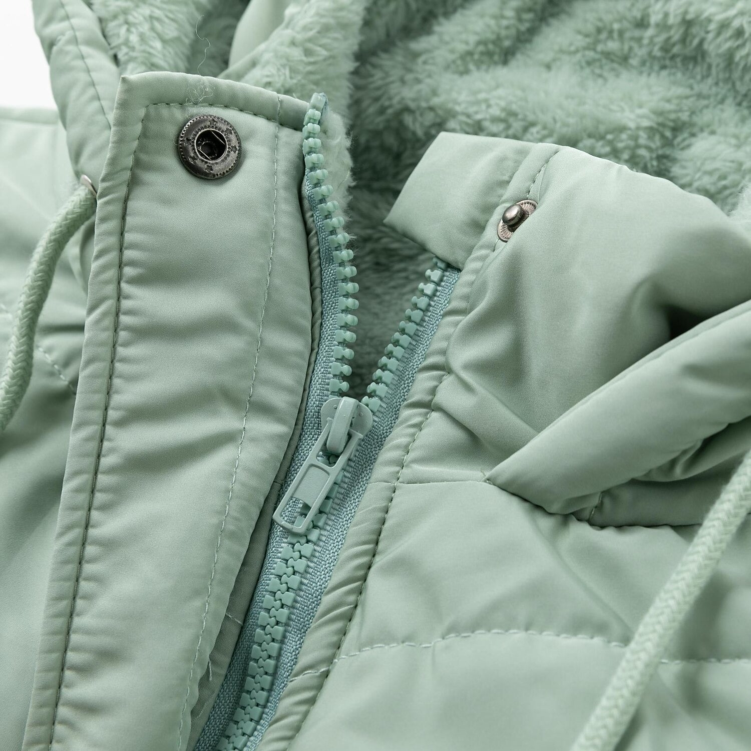 Daunenmantel Damen Winterjacke lang mit Kapuze – warmer Steppmantel im eleganten Design