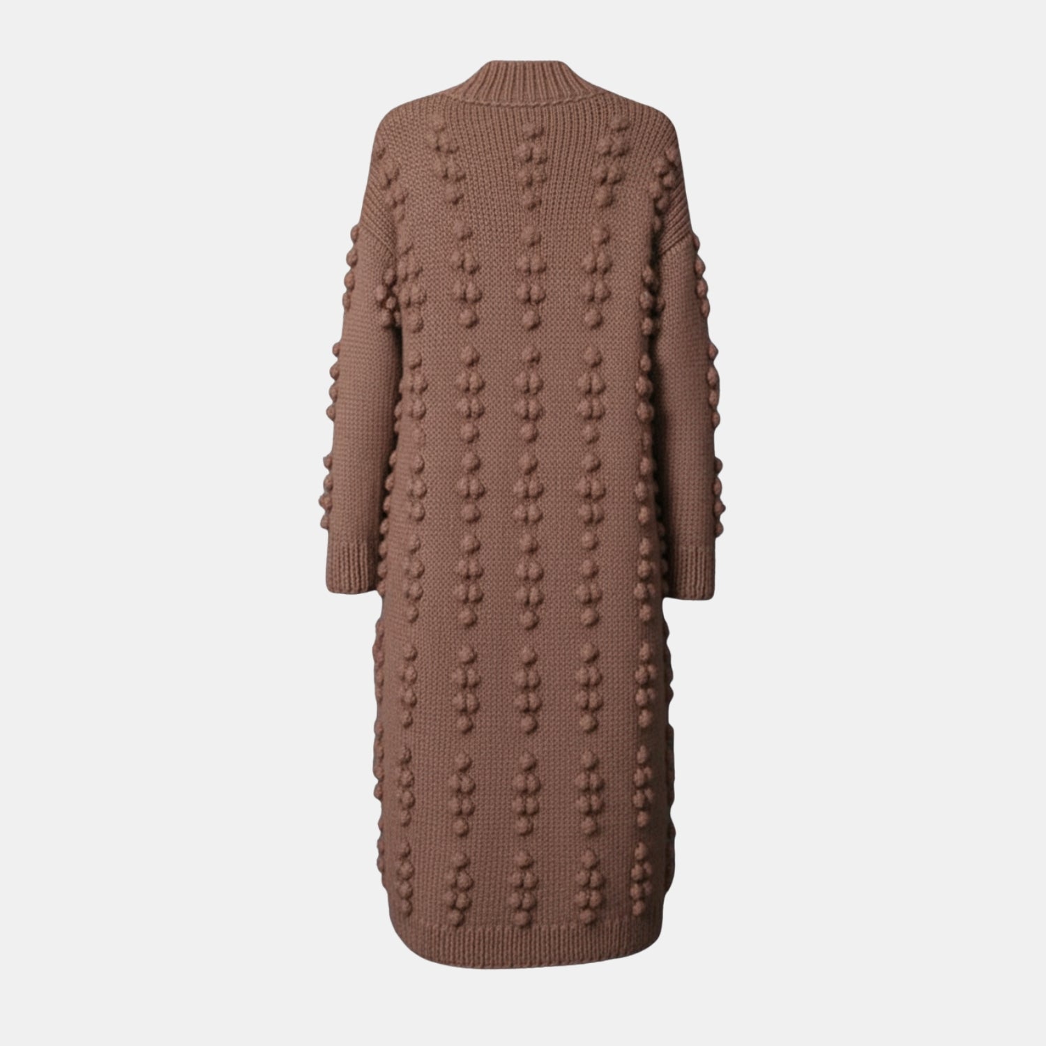 Rückseite der langen Damen-Strickjacke mit Bommeln in Braun – warme Winter-Strickjacke
