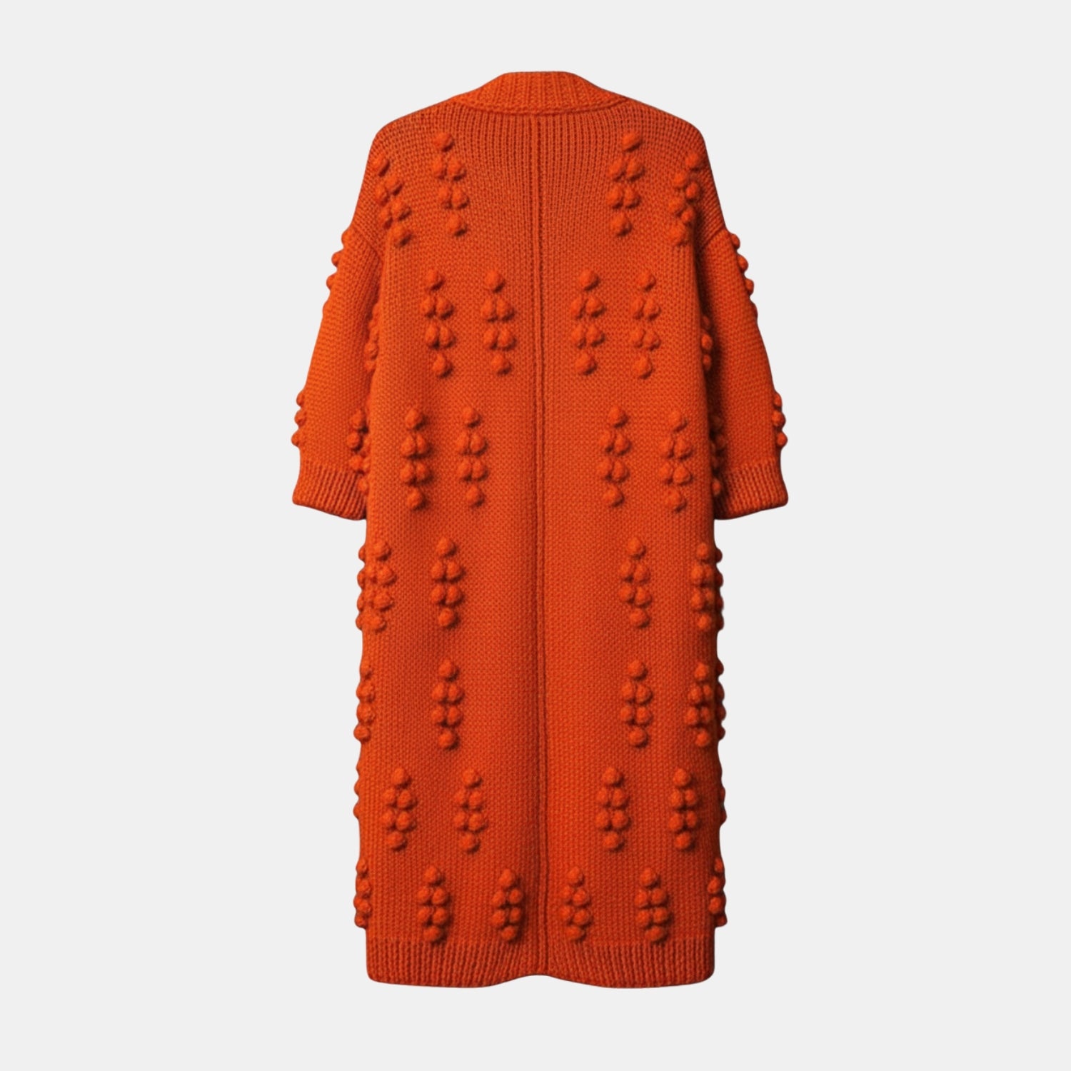 Rückseite der langen Damen-Strickjacke mit Bommeln in Orange – warme Winter-Strickjacke
