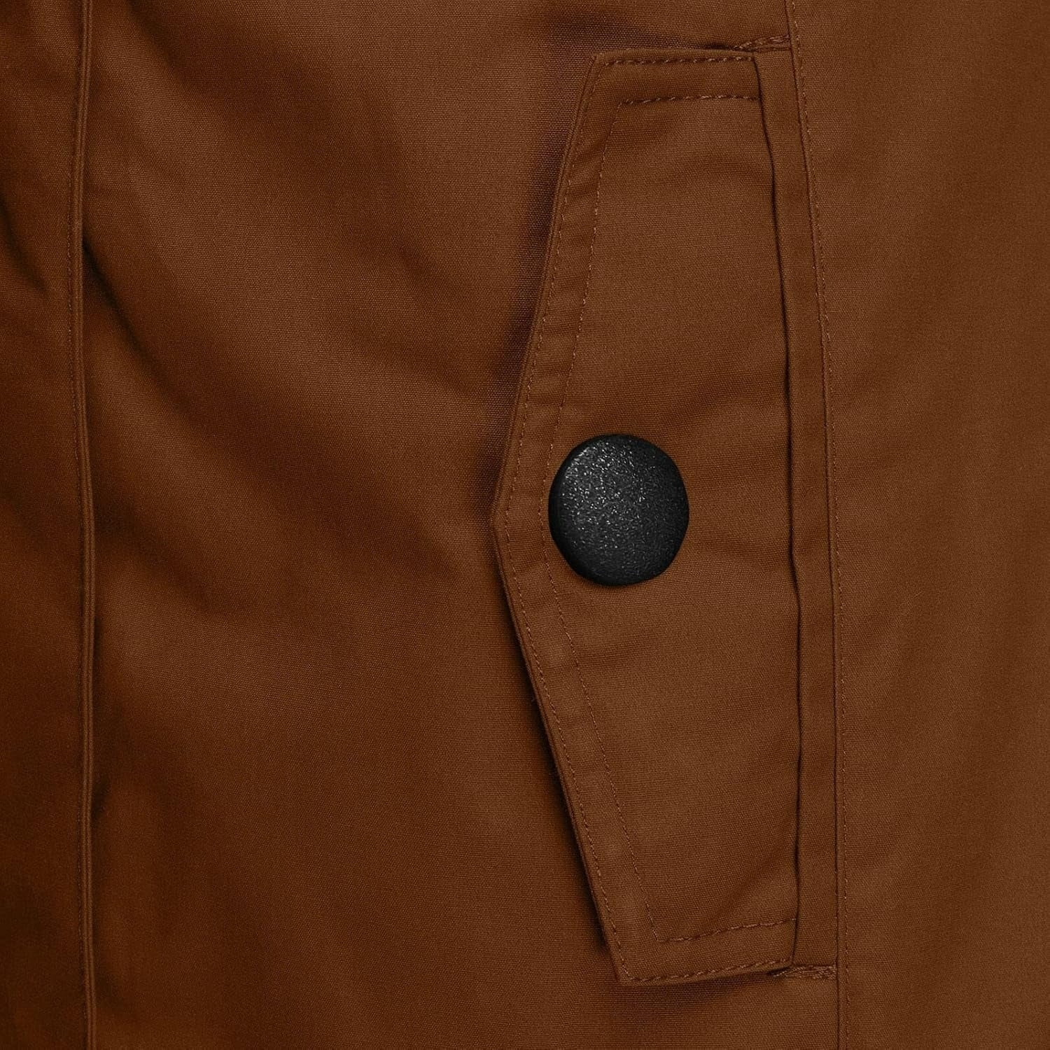 Taschendetail der langen Winterjacke mit Kapuze und Futter in Braun für Damen
