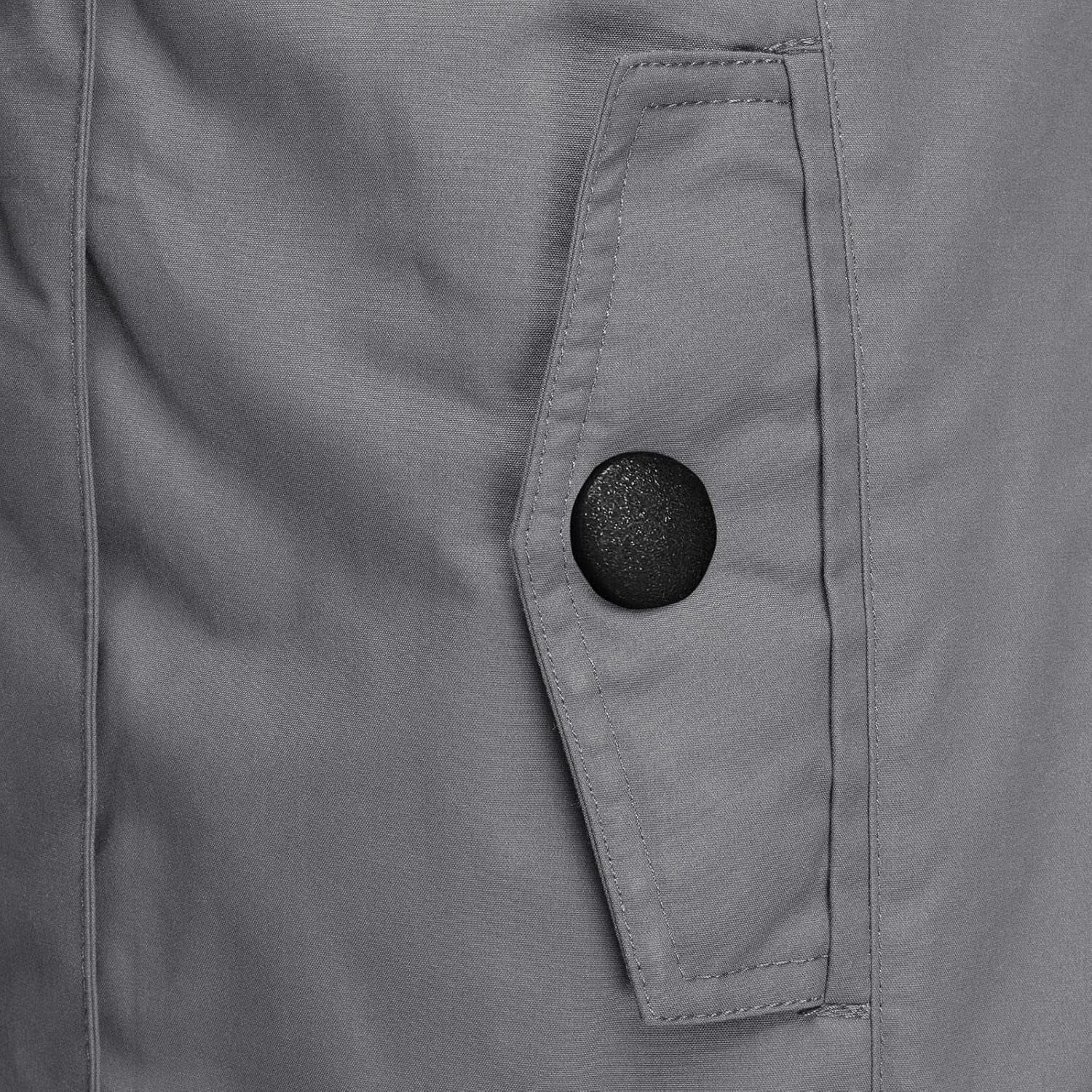 Taschendetail der langen Winterjacke mit Kapuze und Futter in Grau für Damen