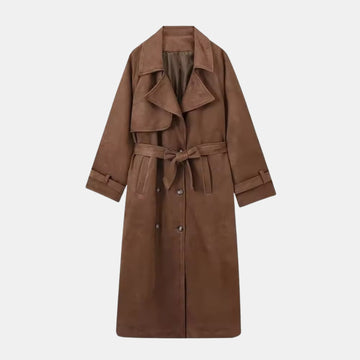 Brauner Premium Wildleder-Trenchcoat für Damen, langer eleganter Mantel mit Bindegürtel, breitem Revers und zeitlosem Luxus-Look (Vorderansicht).