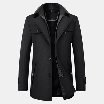 Elegante schwarze wasserdichte Business-Winterjacke für Herren mit modernem Reverskragen und Reißverschluss – warme und stilvolle Winterjacke für Alltag und Büro.
